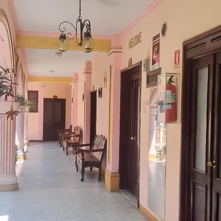 Hotel Chaparral Panajachel Esterno foto
